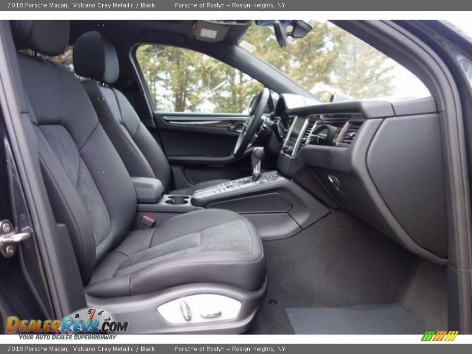 2018 Porsche Macan Volcano Grey Metallic / Black Photo #17