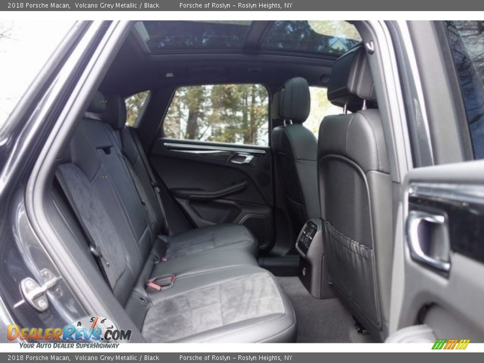 2018 Porsche Macan Volcano Grey Metallic / Black Photo #19