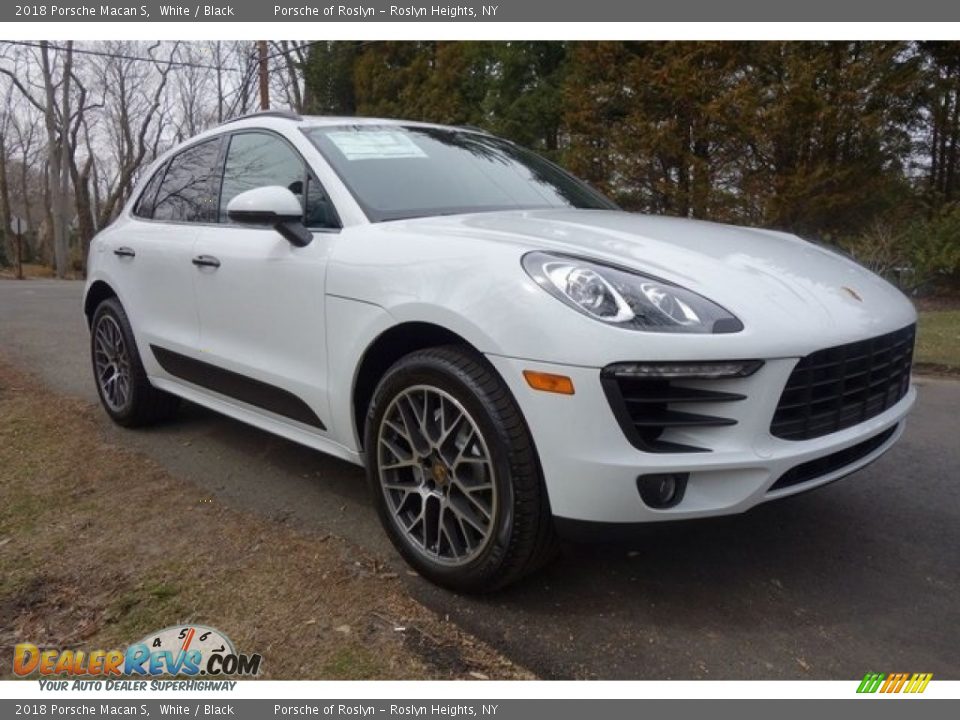 Front 3/4 View of 2018 Porsche Macan S Photo #1