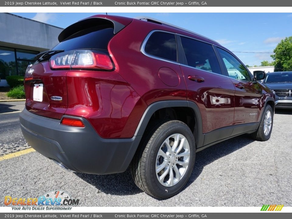 2019 Jeep Cherokee Latitude Velvet Red Pearl / Black Photo #11