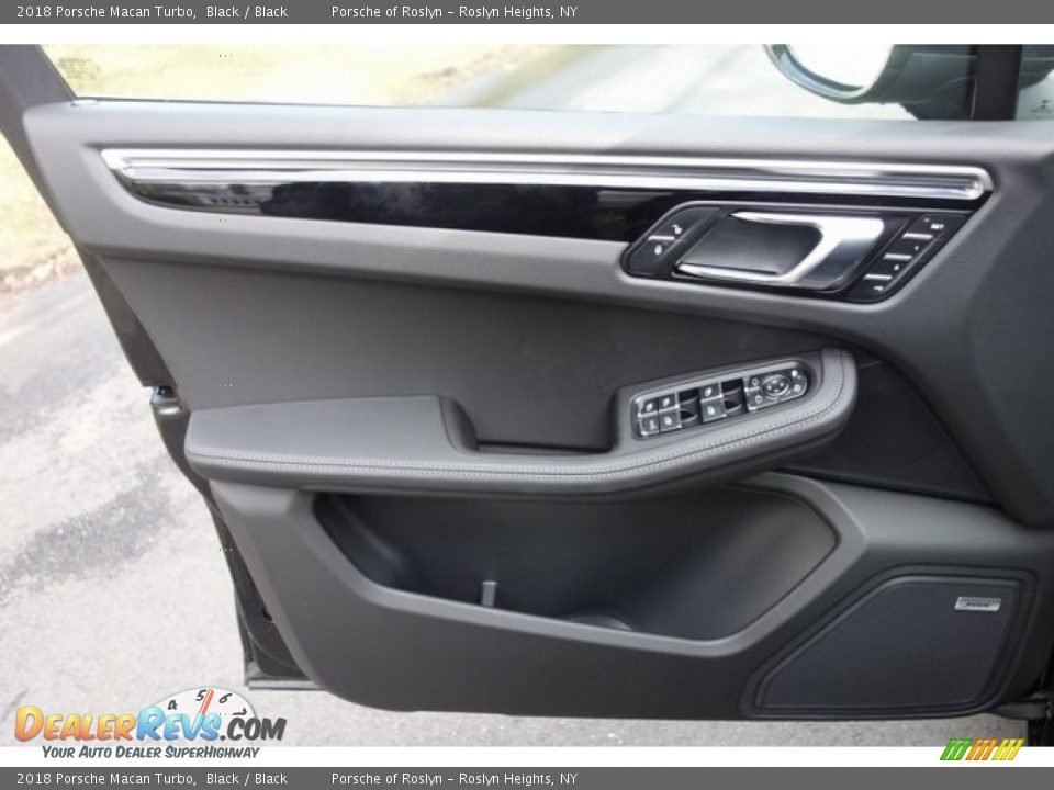 Door Panel of 2018 Porsche Macan Turbo Photo #10
