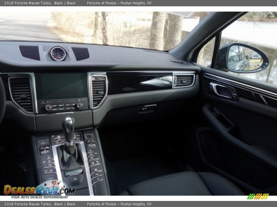 2018 Porsche Macan Turbo Black / Black Photo #16
