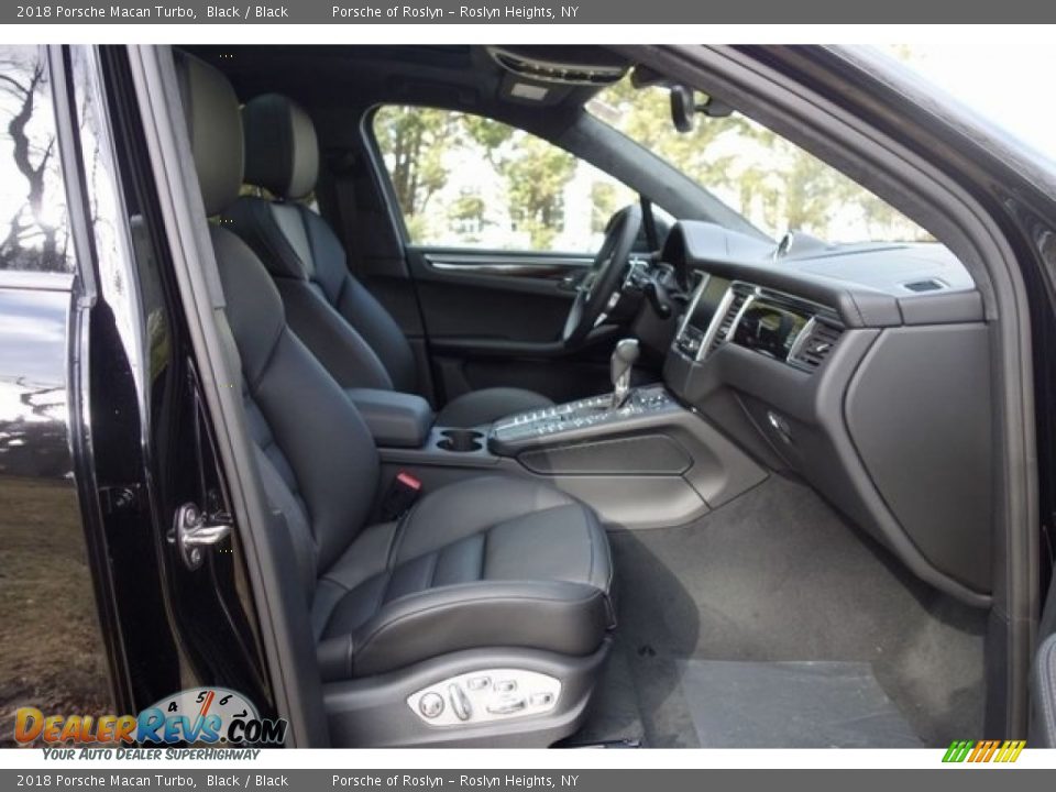 2018 Porsche Macan Turbo Black / Black Photo #17