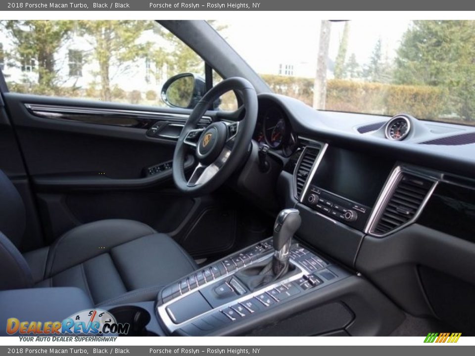2018 Porsche Macan Turbo Black / Black Photo #18