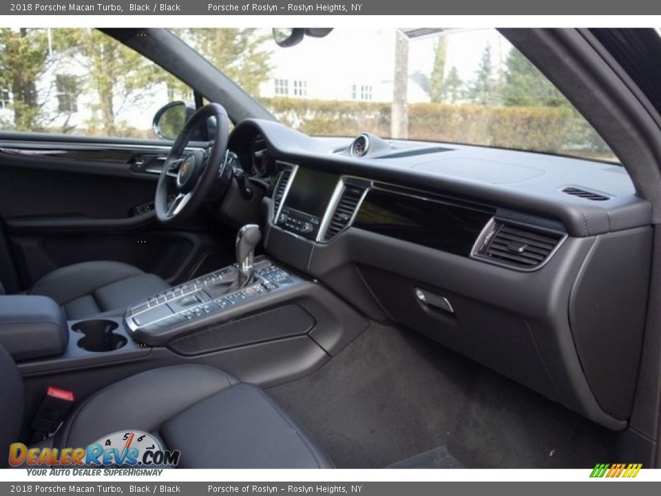 2018 Porsche Macan Turbo Black / Black Photo #21