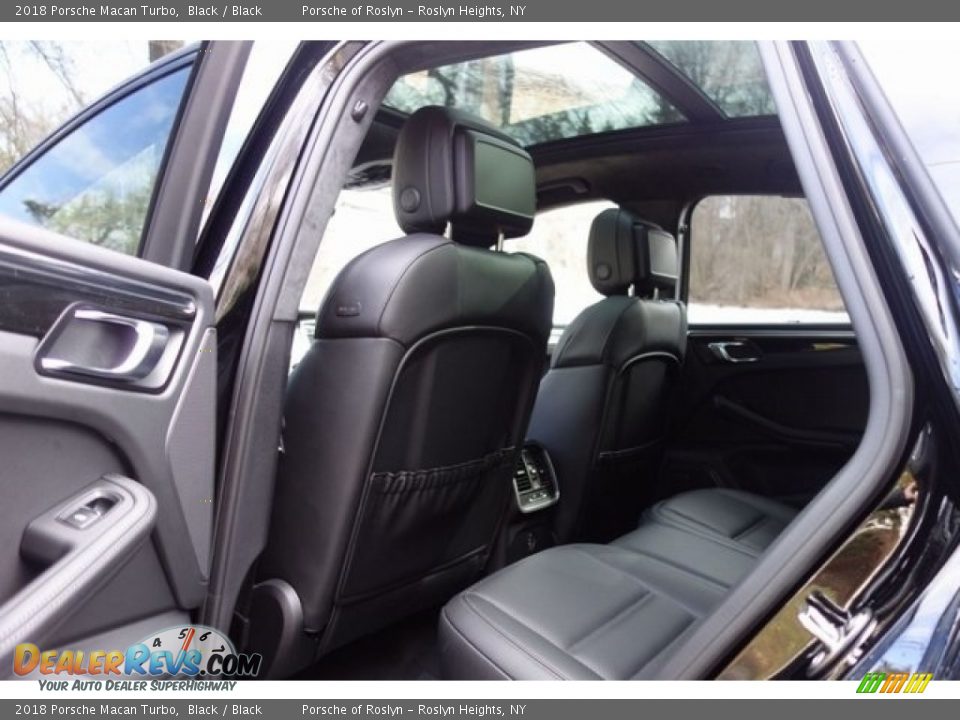 2018 Porsche Macan Turbo Black / Black Photo #22