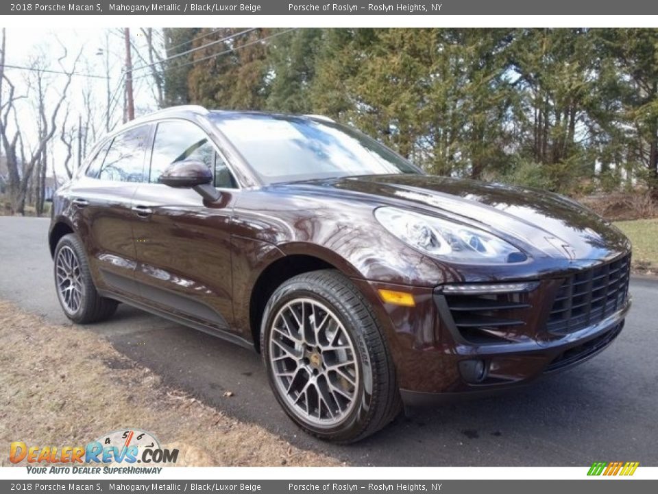 Front 3/4 View of 2018 Porsche Macan S Photo #1