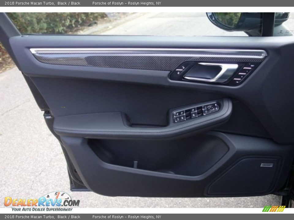 2018 Porsche Macan Turbo Black / Black Photo #10