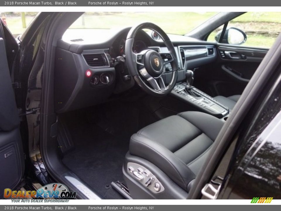 2018 Porsche Macan Turbo Black / Black Photo #14