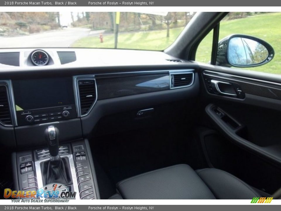 2018 Porsche Macan Turbo Black / Black Photo #16