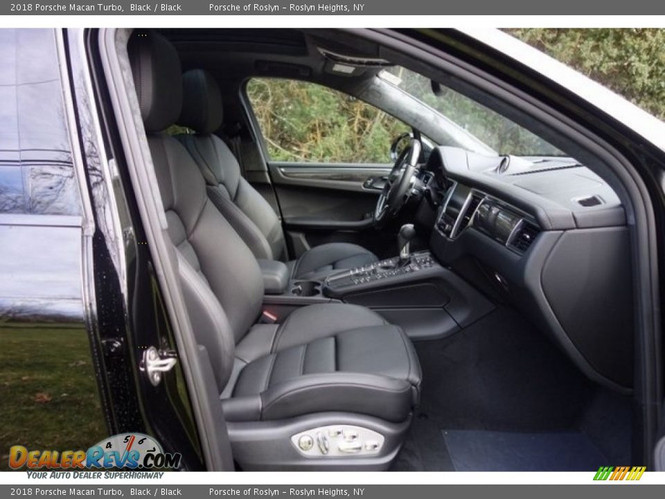 2018 Porsche Macan Turbo Black / Black Photo #17