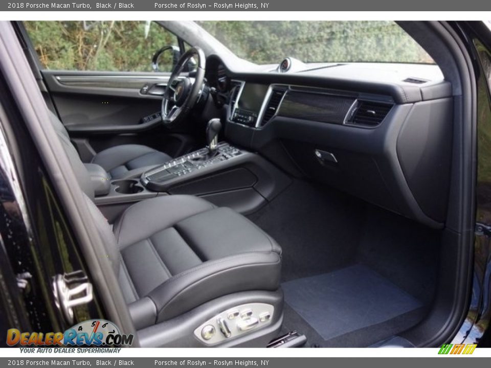 2018 Porsche Macan Turbo Black / Black Photo #20