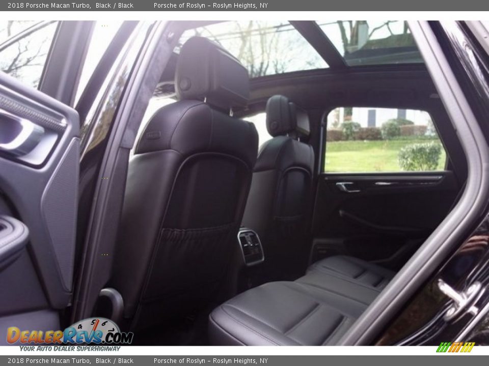 2018 Porsche Macan Turbo Black / Black Photo #21