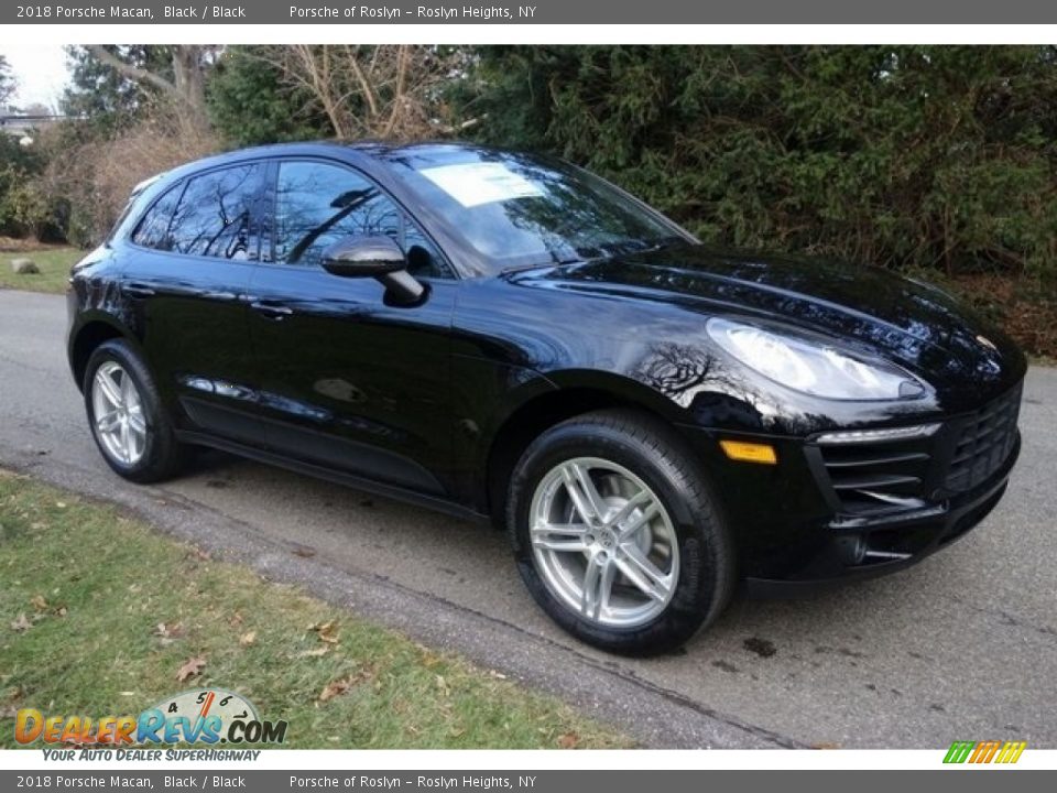 2018 Porsche Macan Black / Black Photo #1