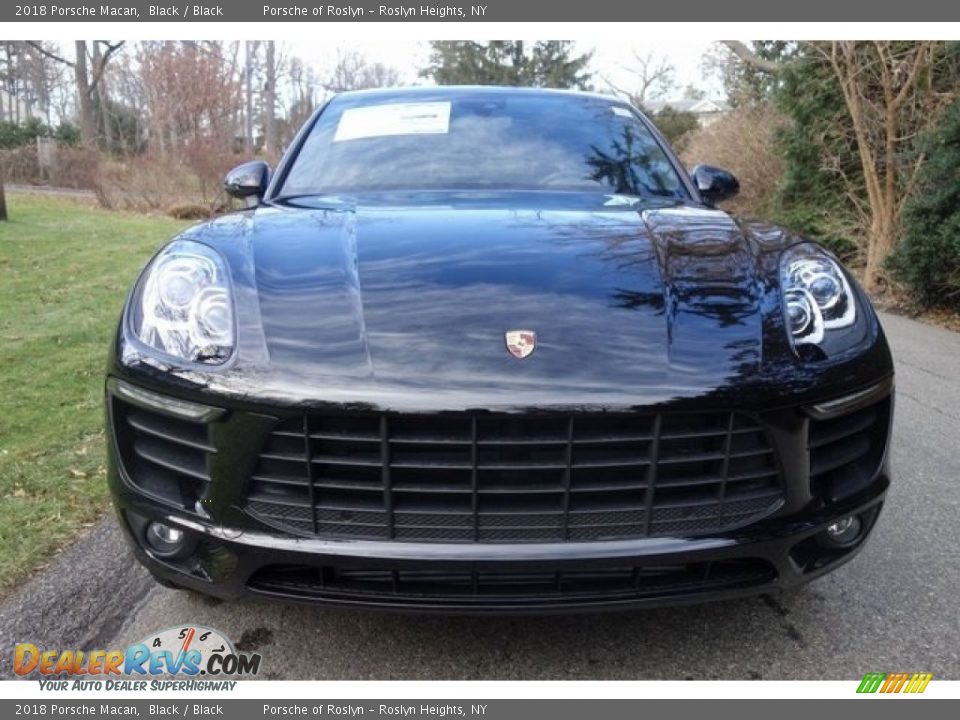 2018 Porsche Macan Black / Black Photo #2