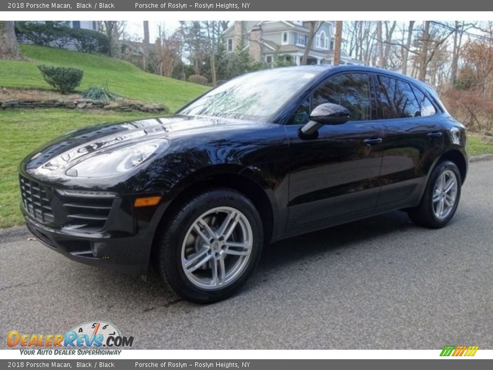 2018 Porsche Macan Black / Black Photo #3