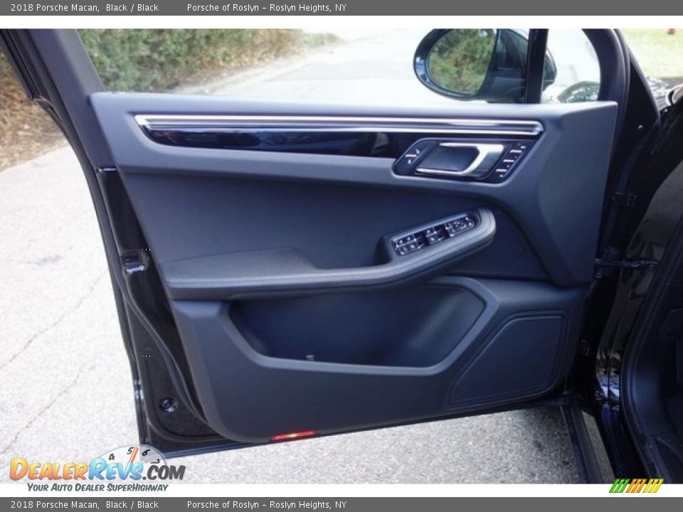 2018 Porsche Macan Black / Black Photo #10