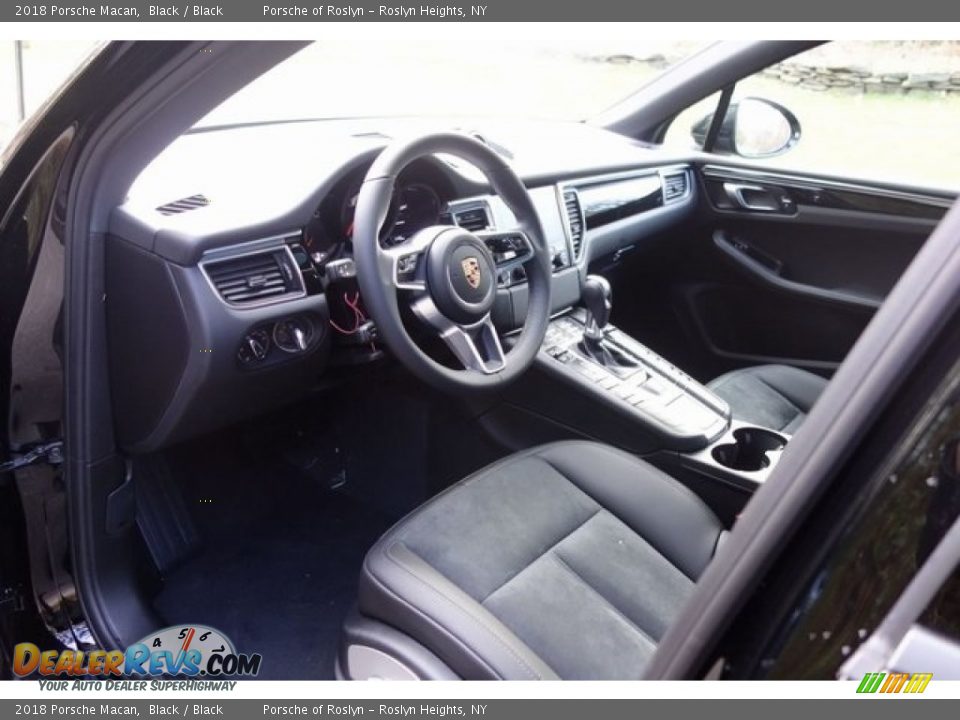 2018 Porsche Macan Black / Black Photo #12