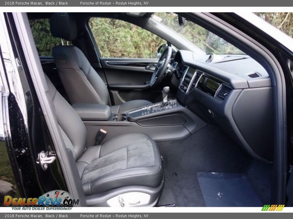 2018 Porsche Macan Black / Black Photo #15