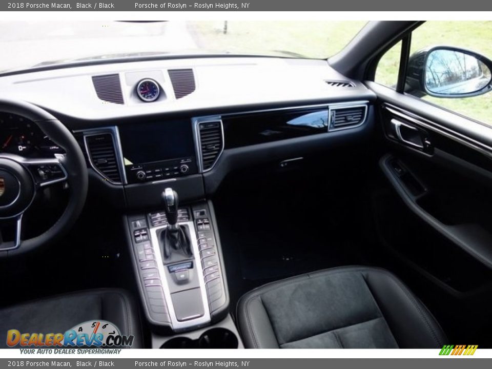 2018 Porsche Macan Black / Black Photo #17