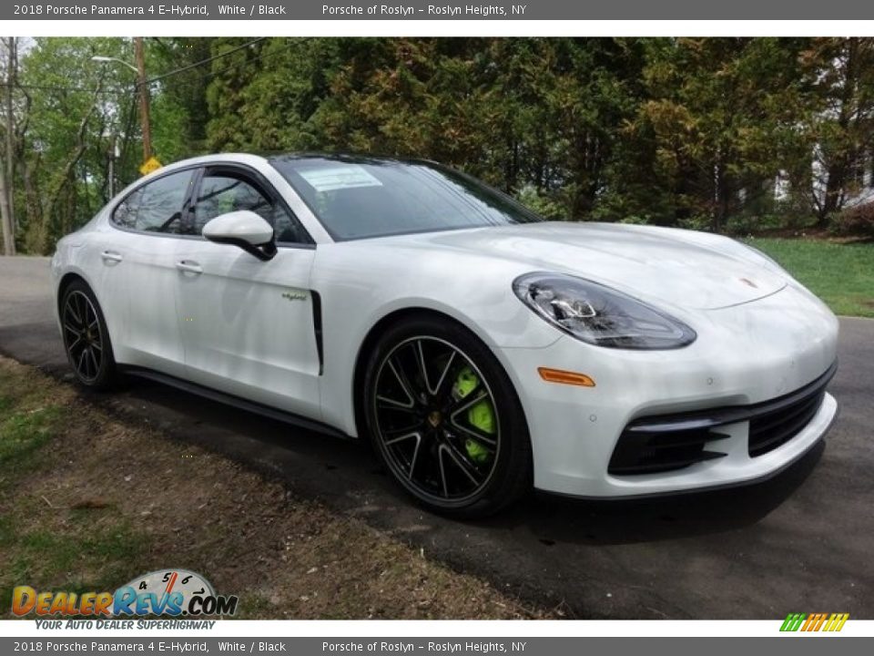 Front 3/4 View of 2018 Porsche Panamera 4 E-Hybrid Photo #1