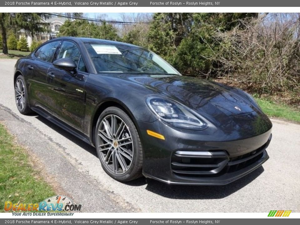 Front 3/4 View of 2018 Porsche Panamera 4 E-Hybrid Photo #1