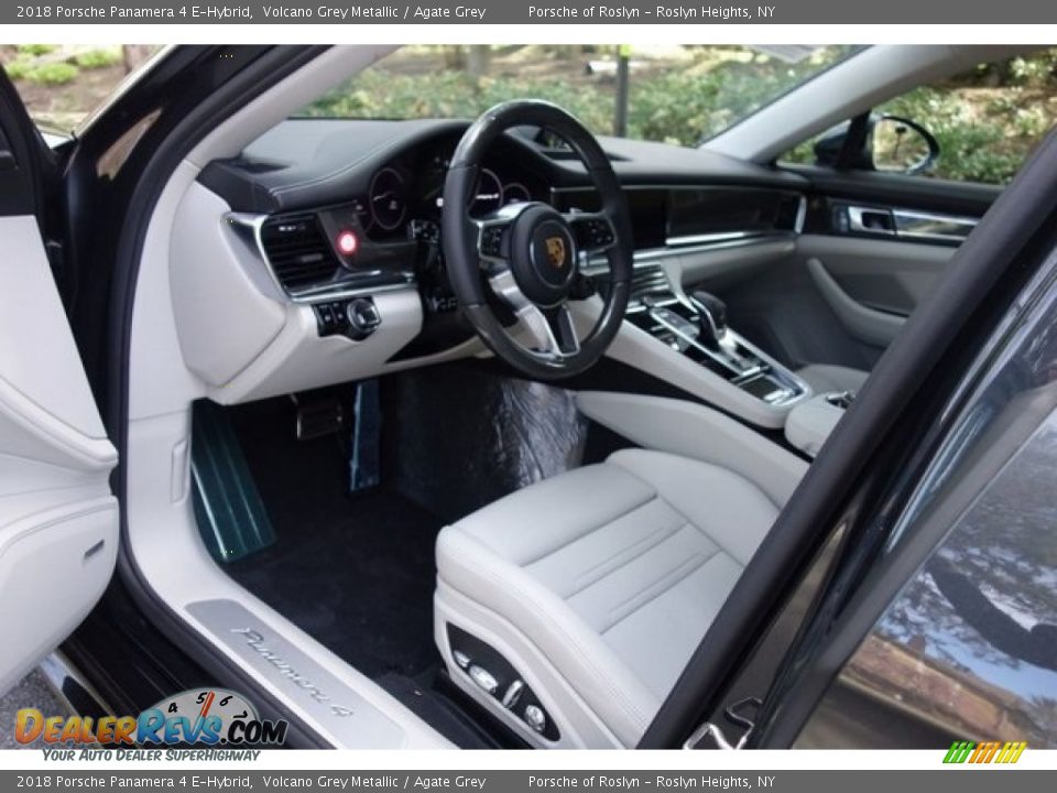 Front Seat of 2018 Porsche Panamera 4 E-Hybrid Photo #12