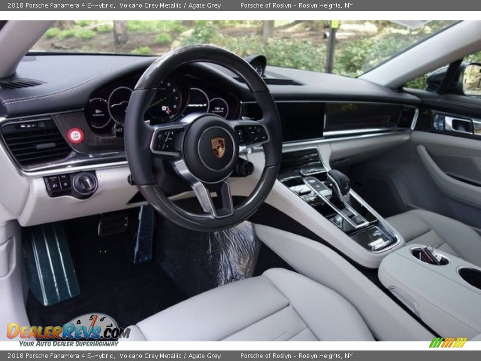 Dashboard of 2018 Porsche Panamera 4 E-Hybrid Photo #13