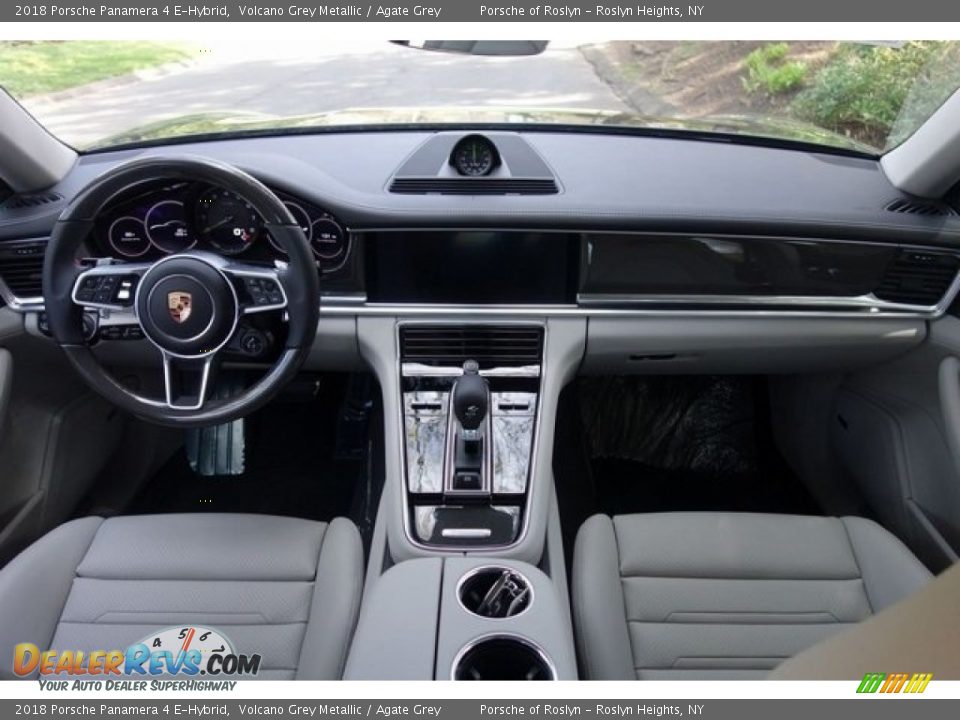 Dashboard of 2018 Porsche Panamera 4 E-Hybrid Photo #15