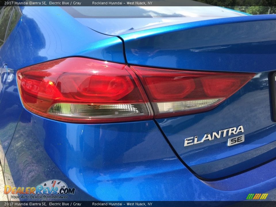 2017 Hyundai Elantra SE Electric Blue / Gray Photo #21