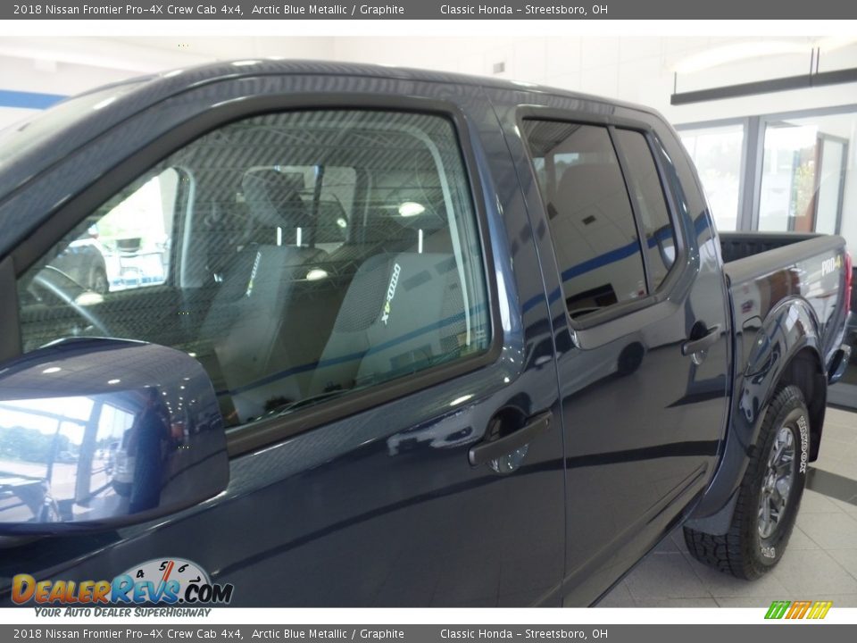 2018 Nissan Frontier Pro-4X Crew Cab 4x4 Arctic Blue Metallic / Graphite Photo #8