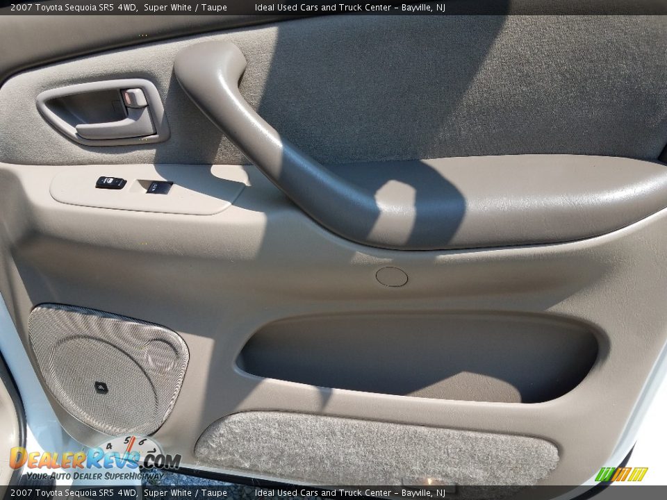 2007 Toyota Sequoia SR5 4WD Super White / Taupe Photo #9