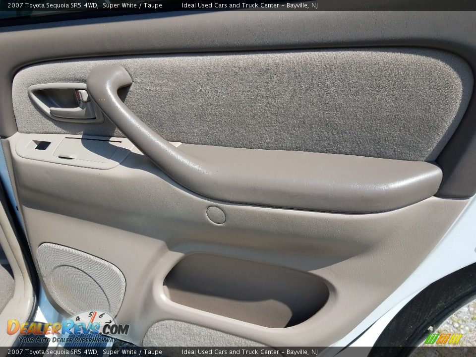 2007 Toyota Sequoia SR5 4WD Super White / Taupe Photo #12