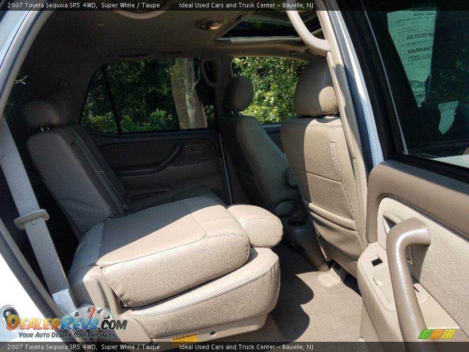 2007 Toyota Sequoia SR5 4WD Super White / Taupe Photo #13