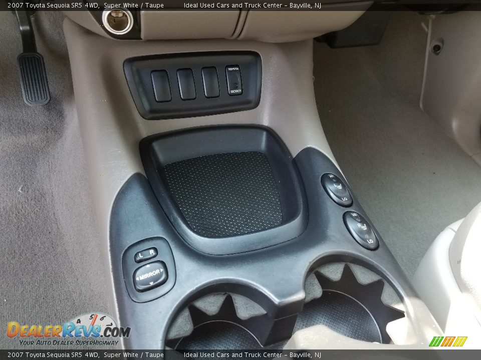 2007 Toyota Sequoia SR5 4WD Super White / Taupe Photo #20