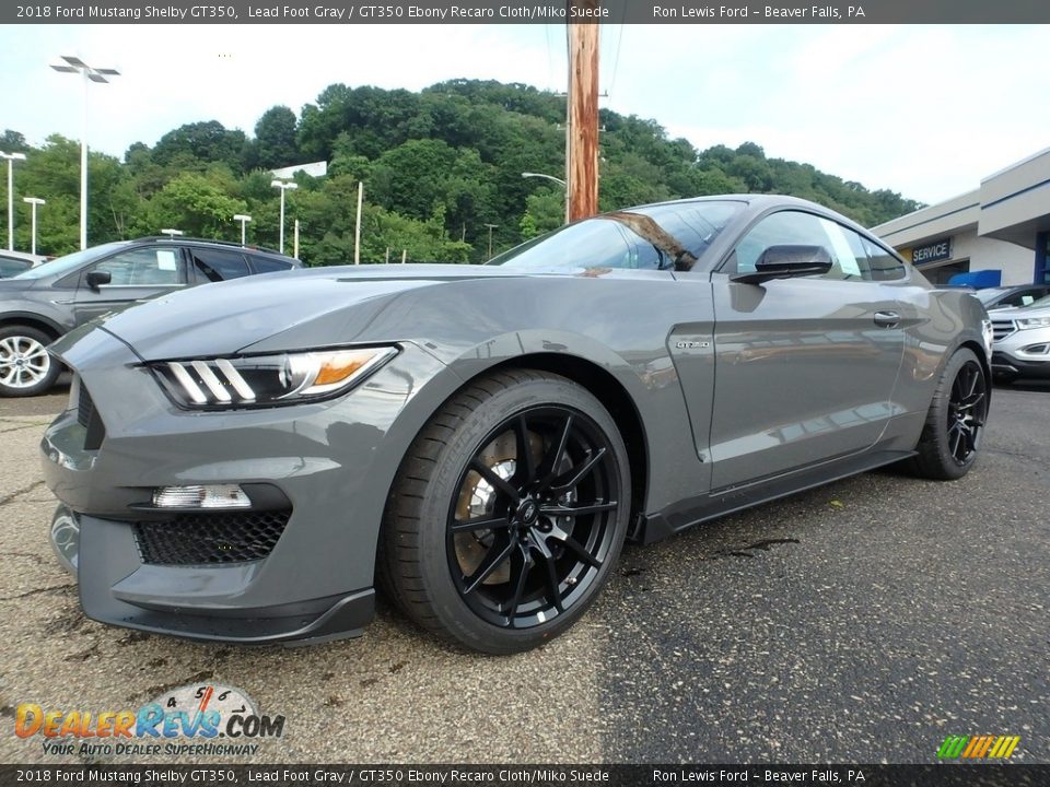 Front 3/4 View of 2018 Ford Mustang Shelby GT350 Photo #6