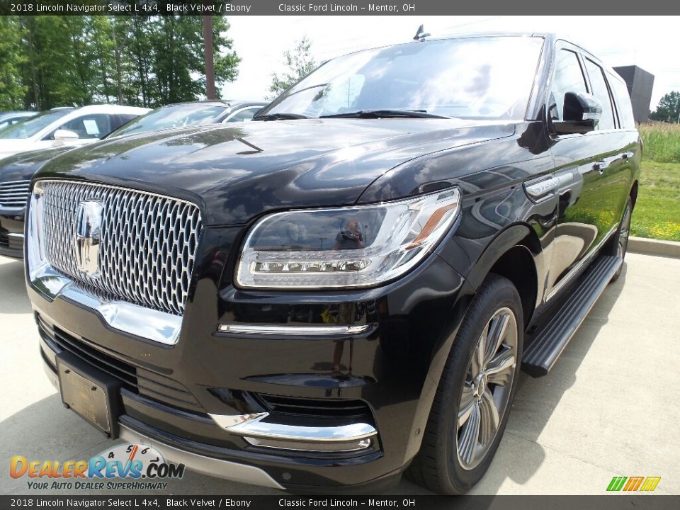 Front 3/4 View of 2018 Lincoln Navigator Select L 4x4 Photo #1