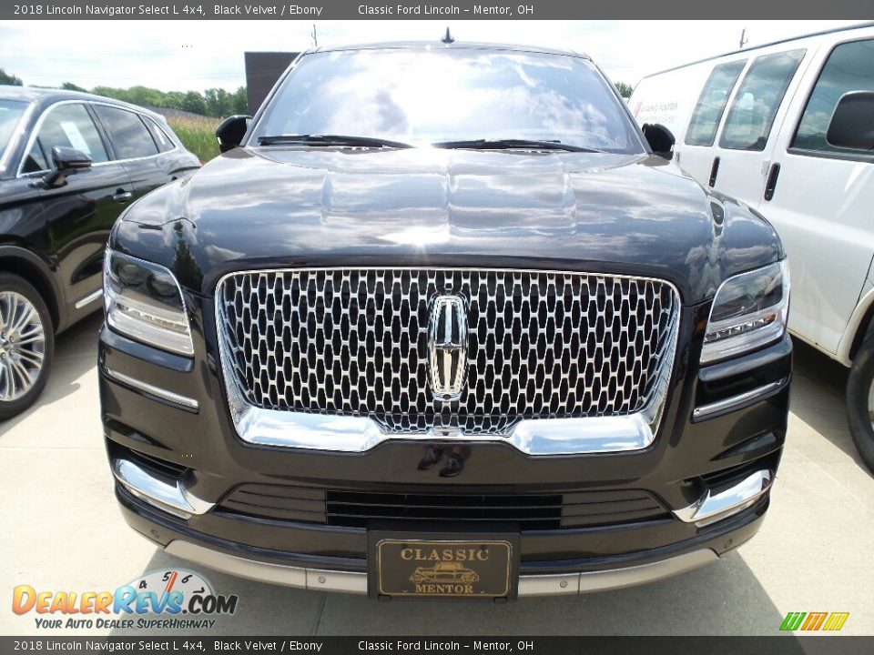 2018 Lincoln Navigator Select L 4x4 Black Velvet / Ebony Photo #2