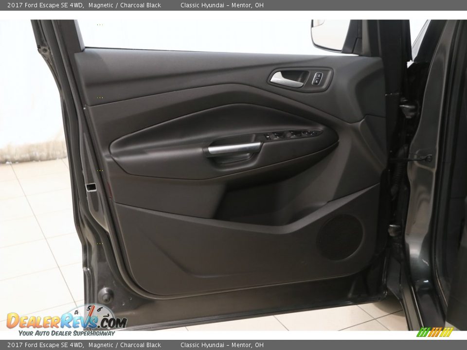 2017 Ford Escape SE 4WD Magnetic / Charcoal Black Photo #4