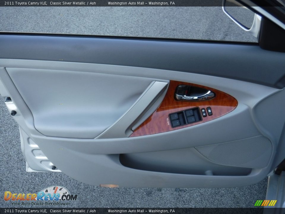 2011 Toyota Camry XLE Classic Silver Metallic / Ash Photo #14