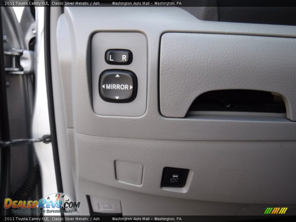 2011 Toyota Camry XLE Classic Silver Metallic / Ash Photo #17