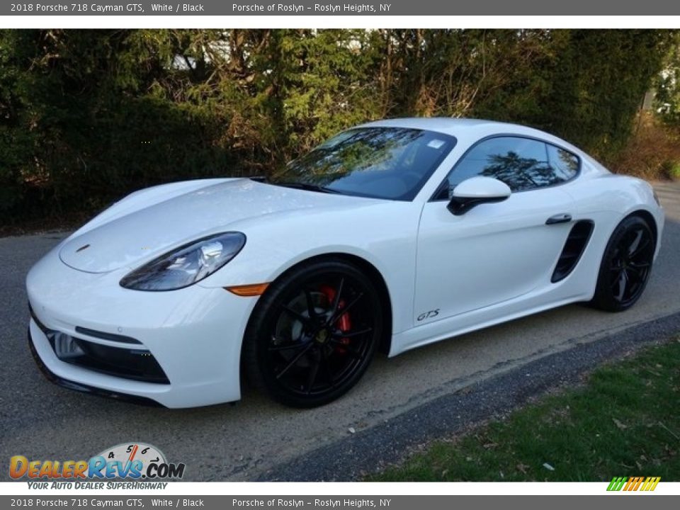 Front 3/4 View of 2018 Porsche 718 Cayman GTS Photo #3