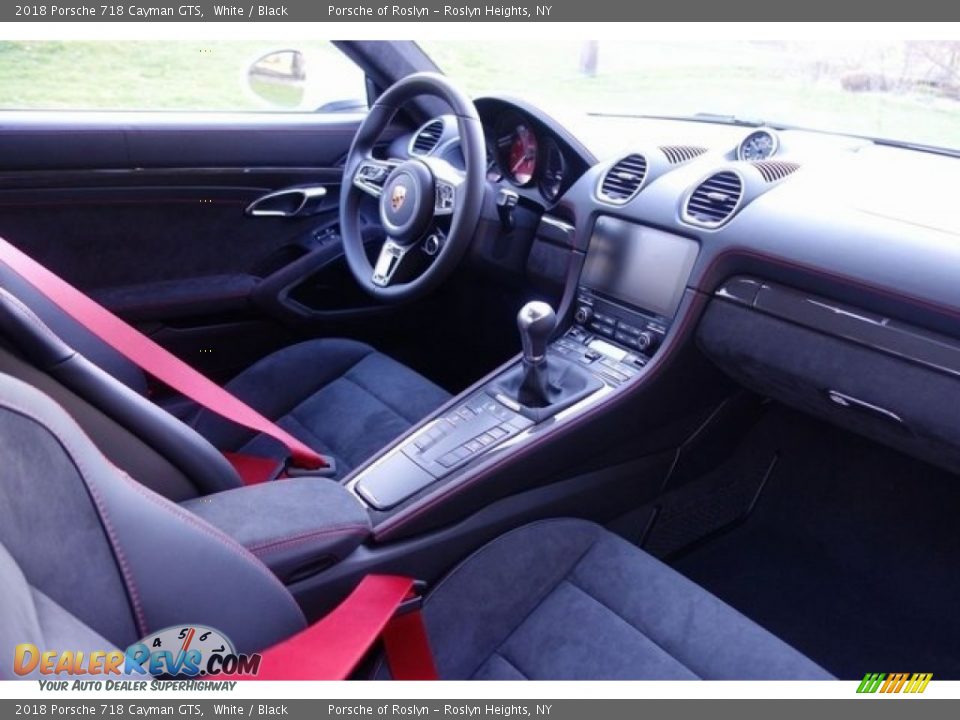 Dashboard of 2018 Porsche 718 Cayman GTS Photo #17