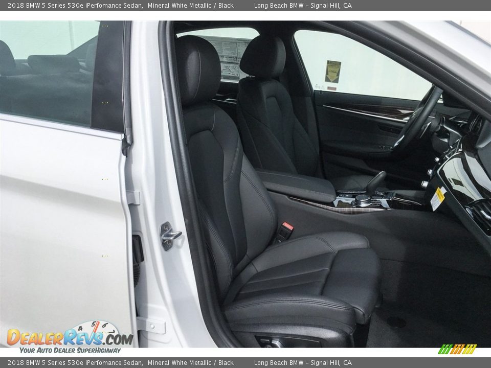 2018 BMW 5 Series 530e iPerfomance Sedan Mineral White Metallic / Black Photo #2