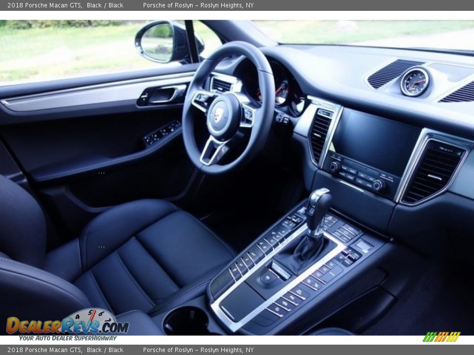 2018 Porsche Macan GTS Black / Black Photo #17