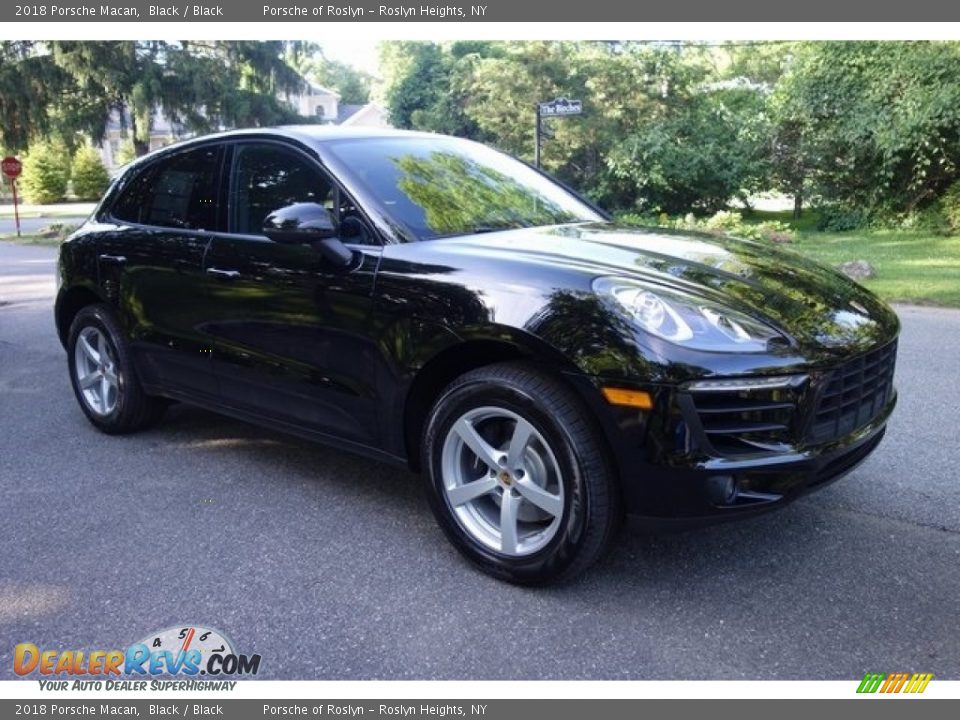 2018 Porsche Macan Black / Black Photo #1