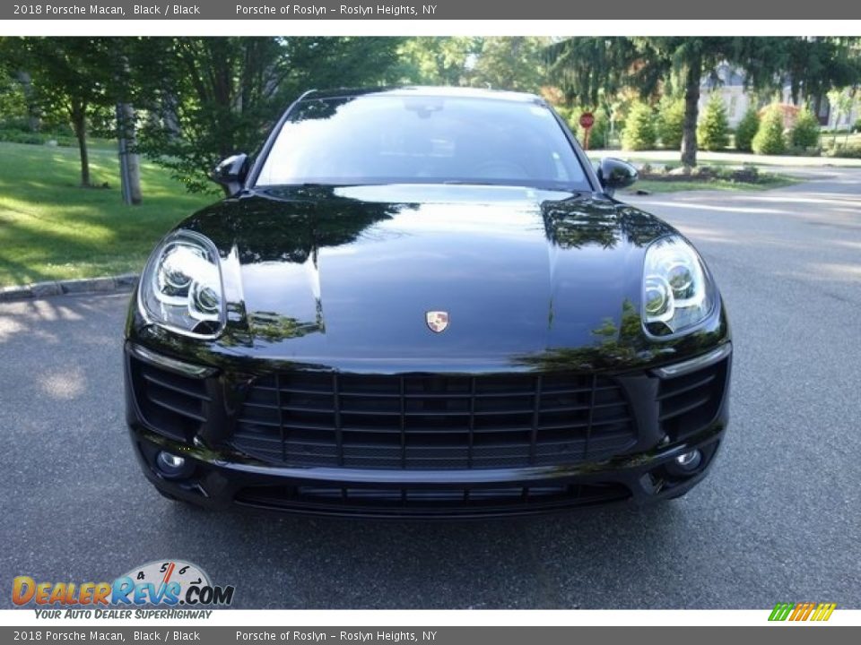 2018 Porsche Macan Black / Black Photo #2