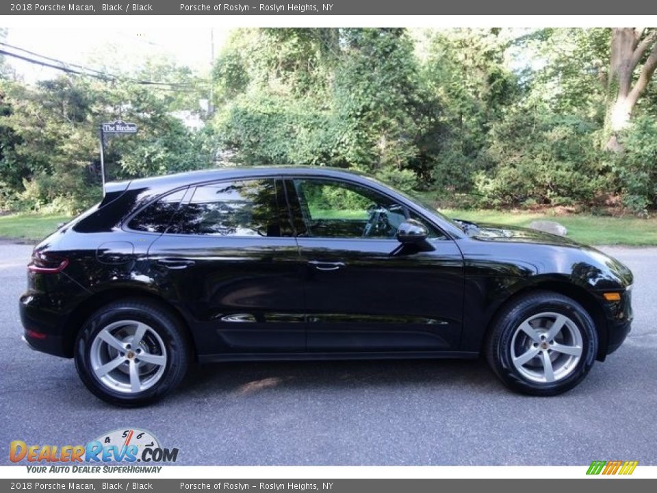 2018 Porsche Macan Black / Black Photo #3