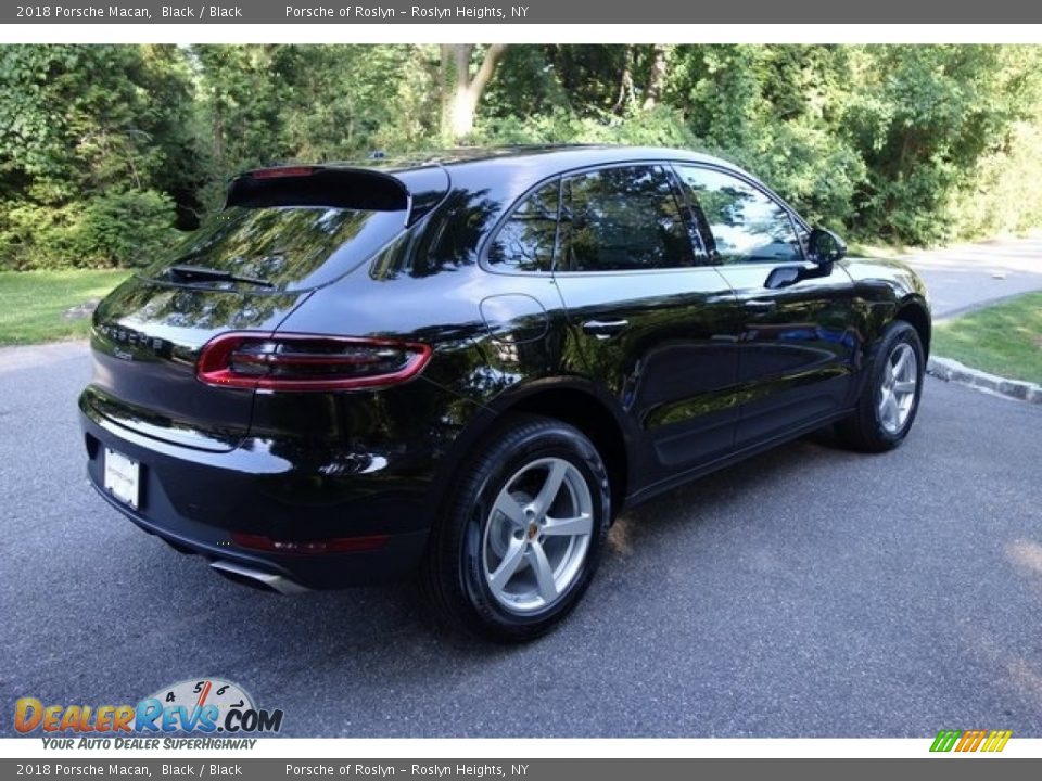 2018 Porsche Macan Black / Black Photo #4