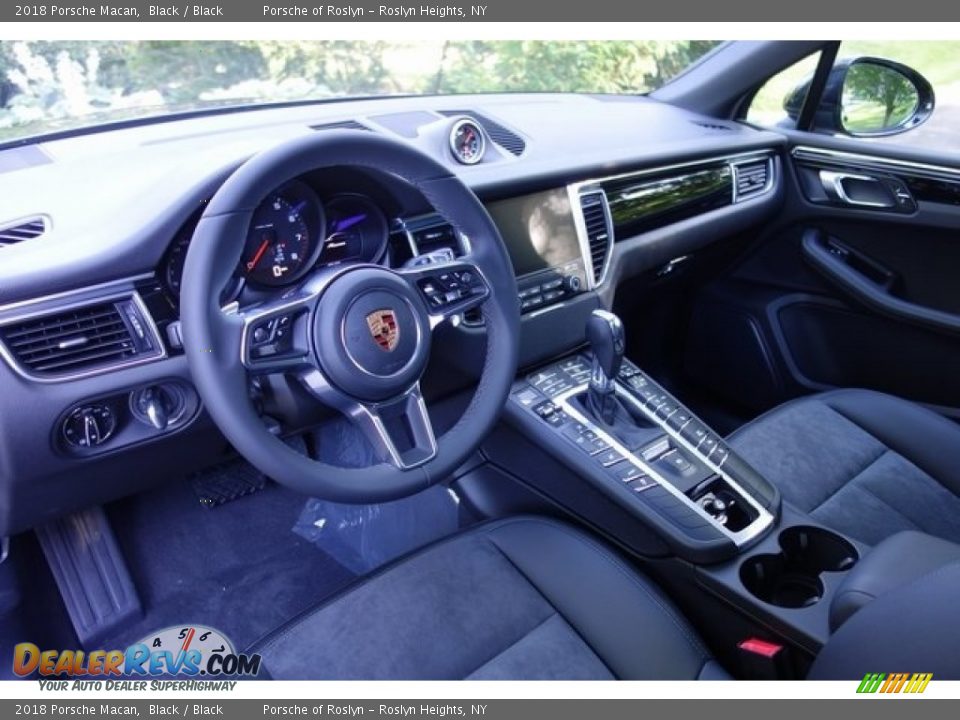 2018 Porsche Macan Black / Black Photo #10